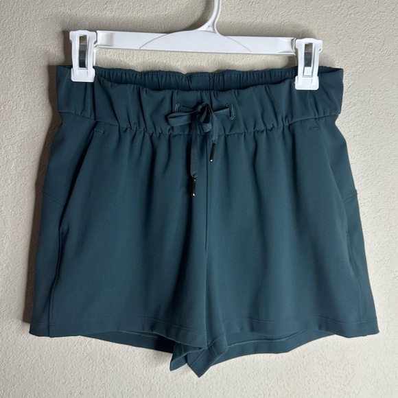 Lululemon On The Fly Short 2.5" Teal size 4 - Picture 5 of 5